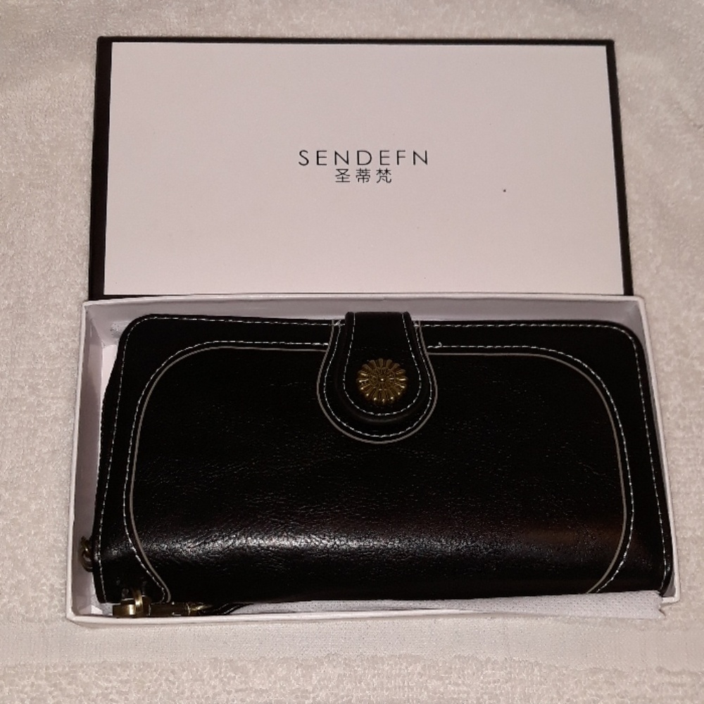 NWOT Large Black Women's Wallet Organizer
